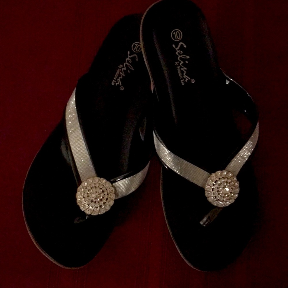 Selina by Summer Rio bling sandals size 10 with crystal flower adornment!